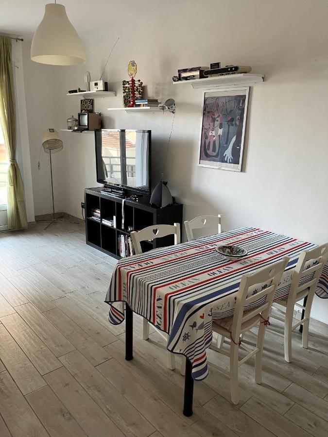 Grand F2 60Mq Centre Antibes, Proche Plages, Commerces, 2 Balcons, Parking, Train, Bus, Deco Vintage, Pet Friendly, Ideal Famille Ou 1-2 Couples Apartment Exterior photo